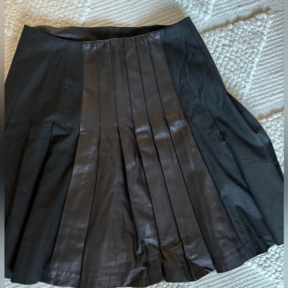 Elizabeth and James pleated skirt with leather. - Picture 2 of 6